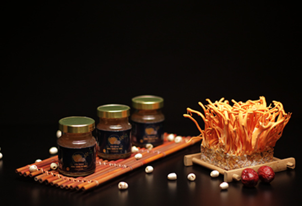 yến chưng đông trùng hạ thảo