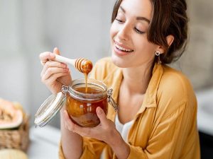 lưu ý khi sử dụng sâm ngâm mật ong để chăm sóc sức khoẻ và làm đẹp