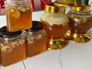 uống sâm ngâm mật ong có nóng không